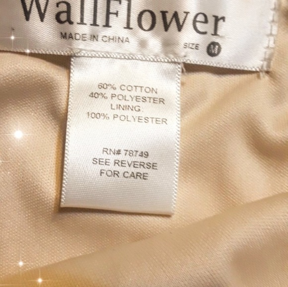 🌻🌻 Wallflower mini skirt 🌼 - Picture 3 of 4